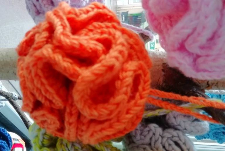 Lire la suite à propos de l’article Comment faire une fleur de douche au crochet ?