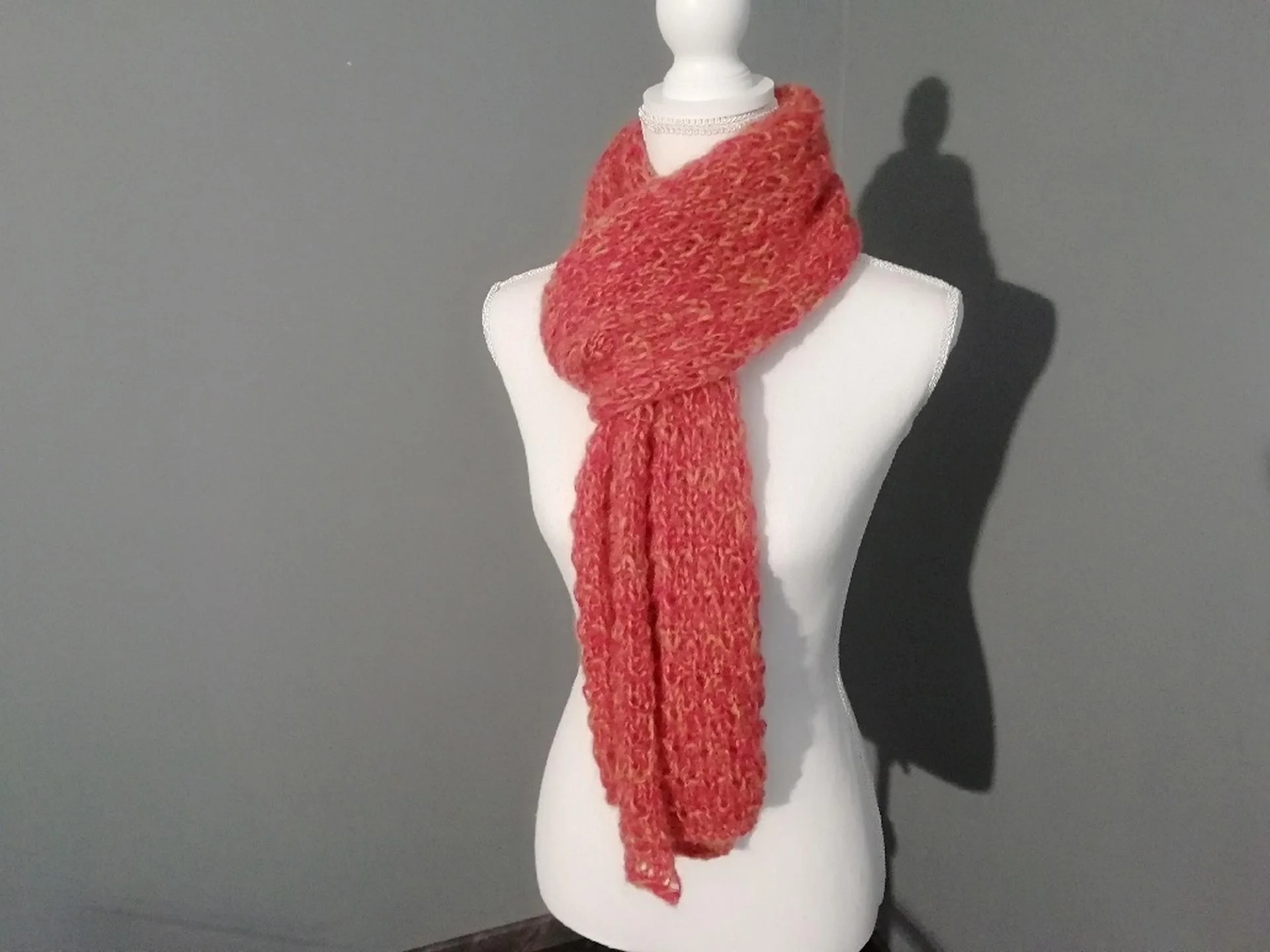 You are currently viewing Modèle gratuit d&rsquo;écharpe pour femme au tricot
